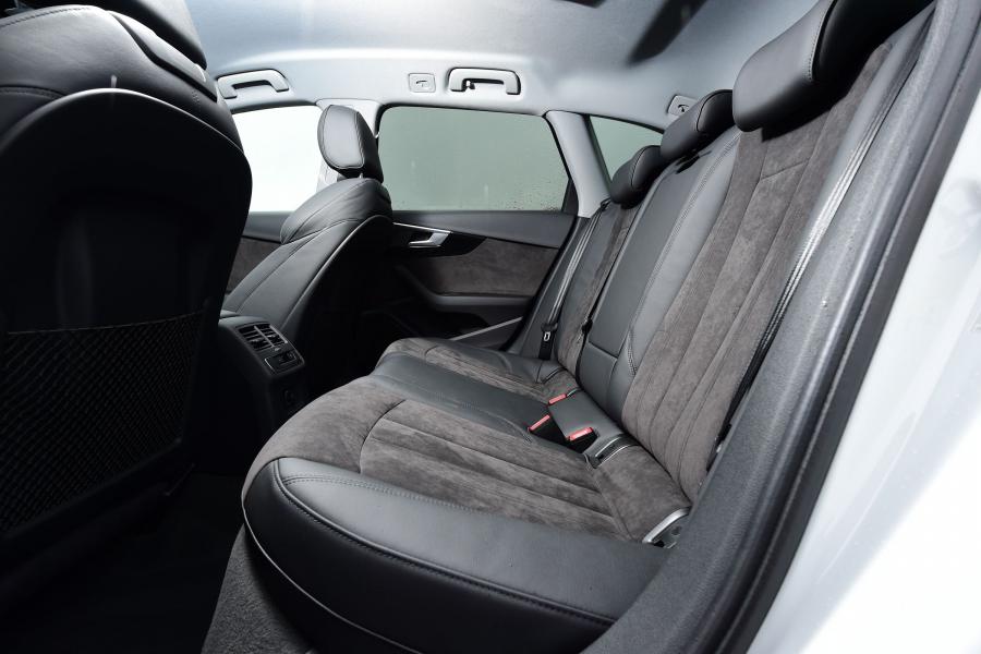 Интерьер Audi A4 Allroad 2.0 TDI Quattro (B9) 2016 года  (UK) (фото 11 из 20)